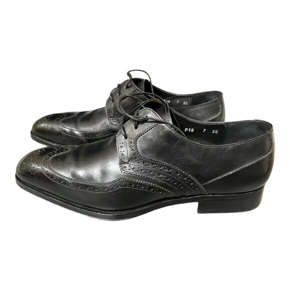 Salvatore Ferragamo Black Calfskin Leather Lace-Up Derby Shoes w/Wingtip Toe Cap - Picture 2 of 7